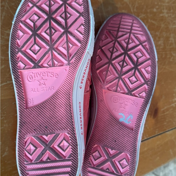 Converse Pink Unisex Sneakers - Picture 5 of 8
